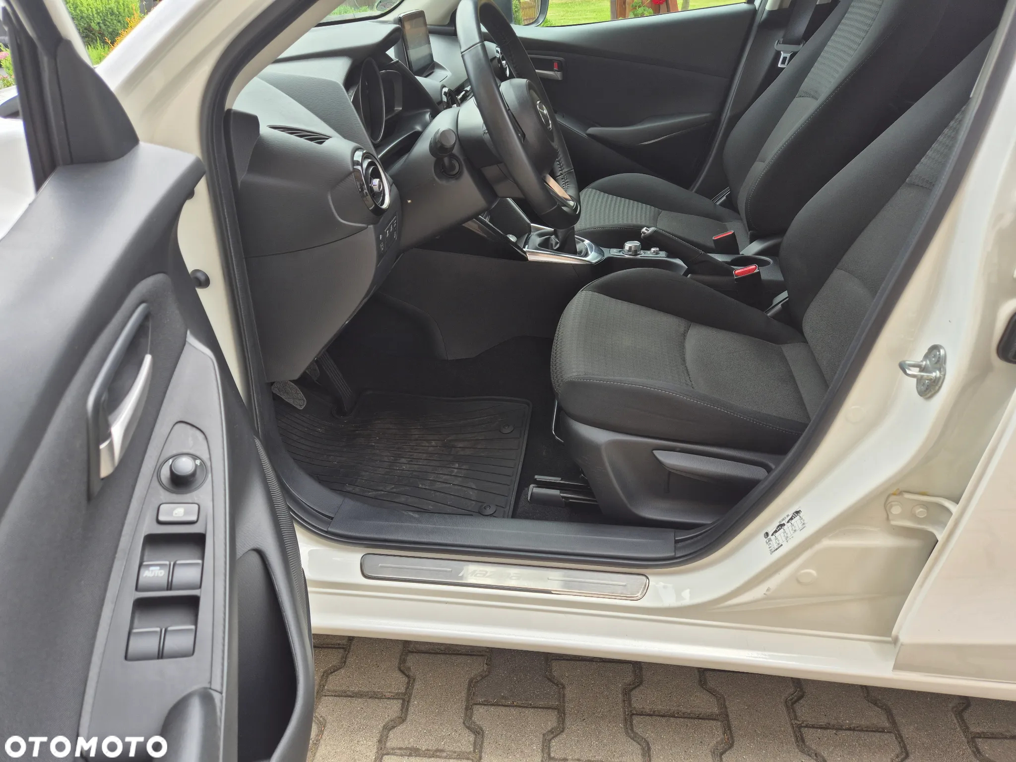 Mazda 2 SKYACTIV-G 90 White Edition - 7