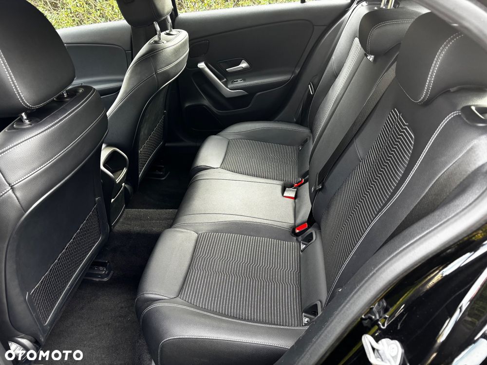 Mercedes-Benz Klasa A 180 7G-DCT - 23