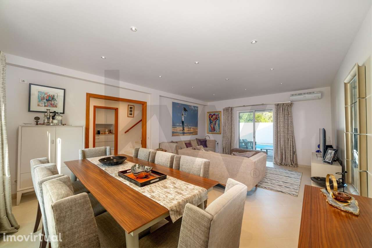 Moradia T3 com piscina de água salgada para venda localizada na Vila d - Grande imagem: 4/42