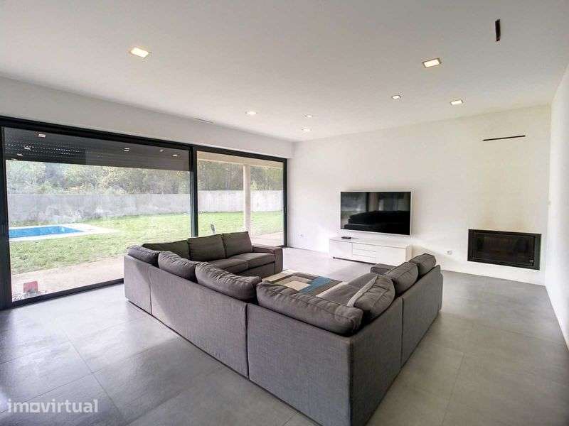 Moradia T5 contemporânea - Grande imagem: 3/12