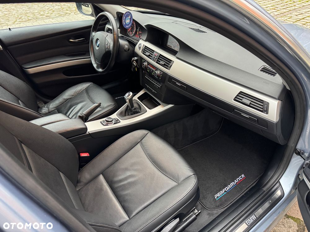BMW Seria 3 320i Edition Sport - 29