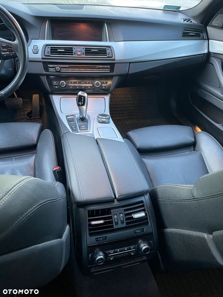 BMW Seria 5 520d xDrive - 13