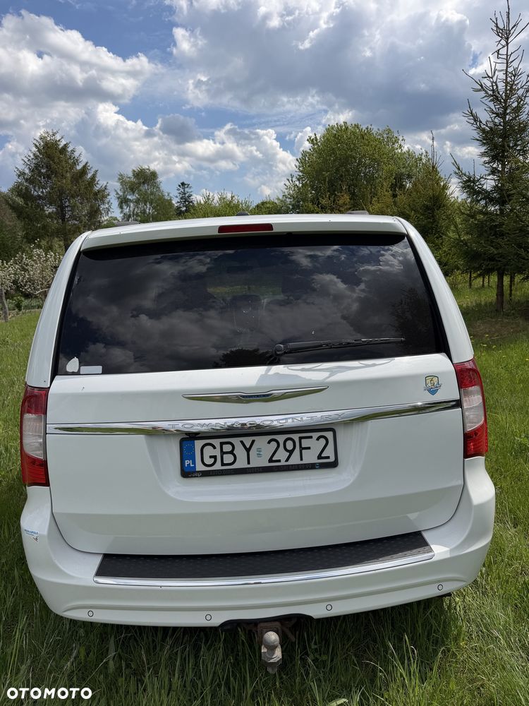 Chrysler Town & Country - 3