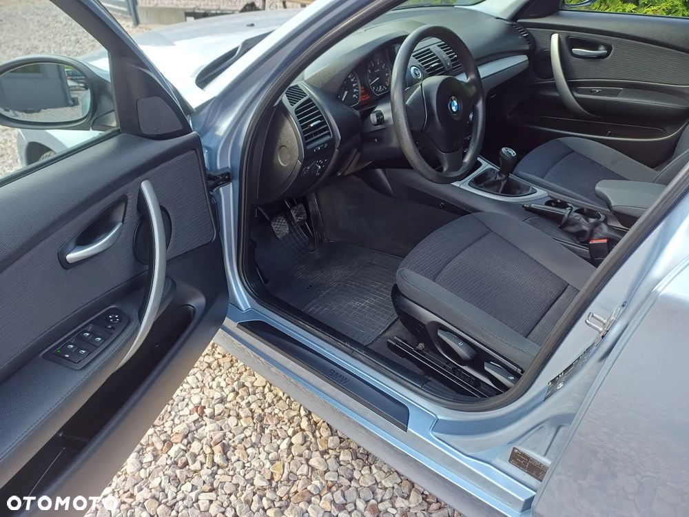 BMW Seria 1 116i - 24