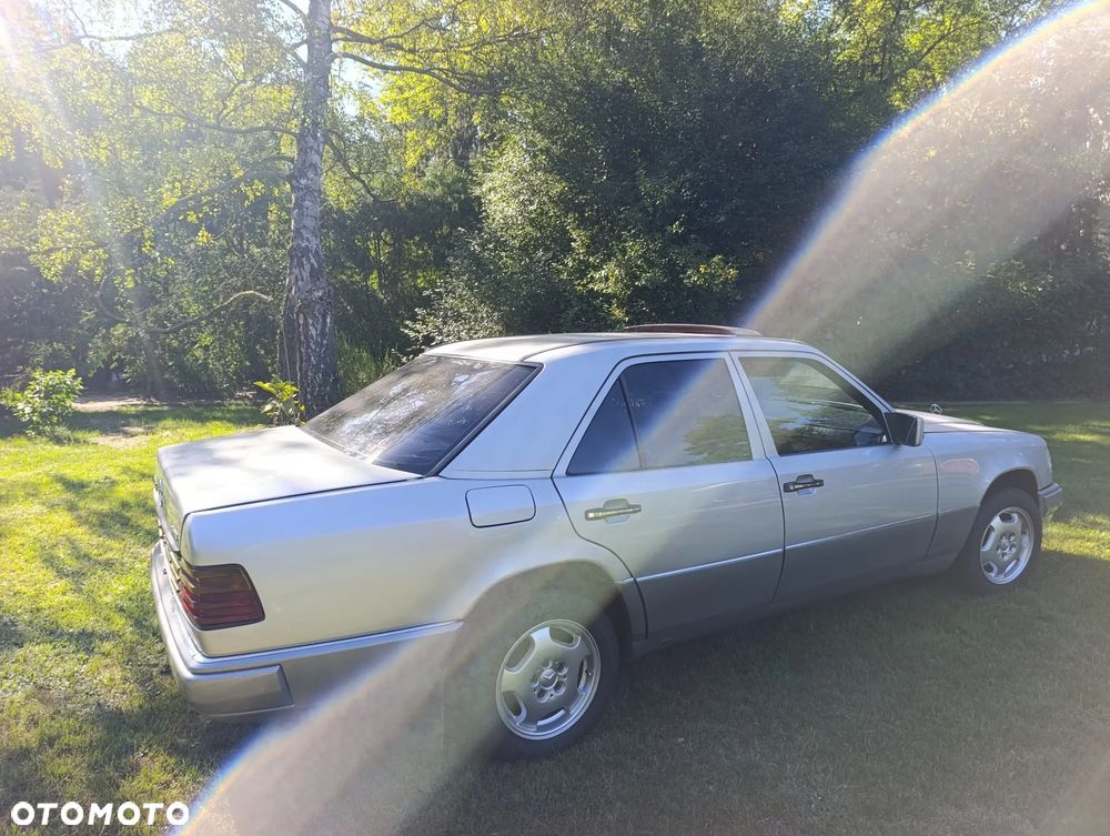 Mercedes-Benz W124 (1984-1993) ver-300-gd - 19