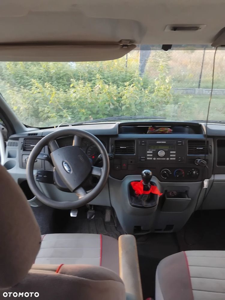 Ford Transit 350L - 11