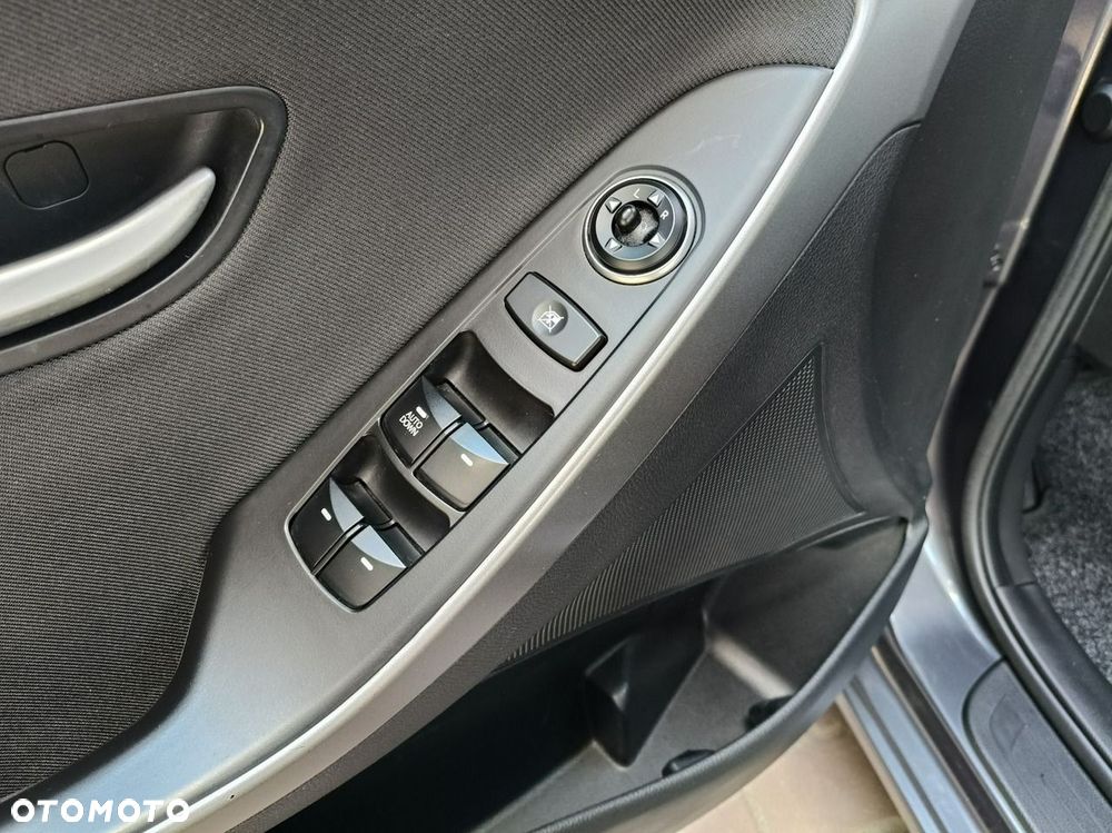 Hyundai i30 blue Kombi 1.4 YES Silver - 15