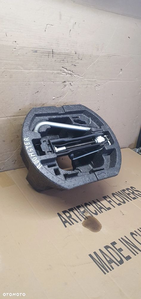 Wkład bagażnika styropian klucz lewarek oryginał Skoda Roomster 5J7012115A - 3