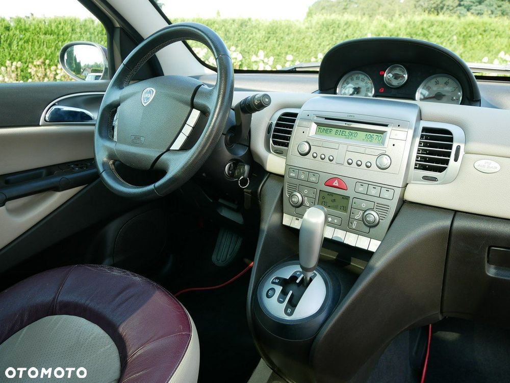 Lancia Ypsilon Y 1.4 16v Automatik Platino - 24