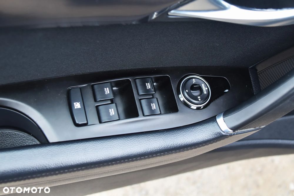 Hyundai i40 i40cw 1.7 CRDi Fifa World Cup Edition - 18