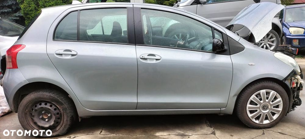KLAPA BAGAŻNIKA SZYBA TYŁ TYLNA TOYOTA YARIS II 1.3 VVTI KOD 1F8 - 3