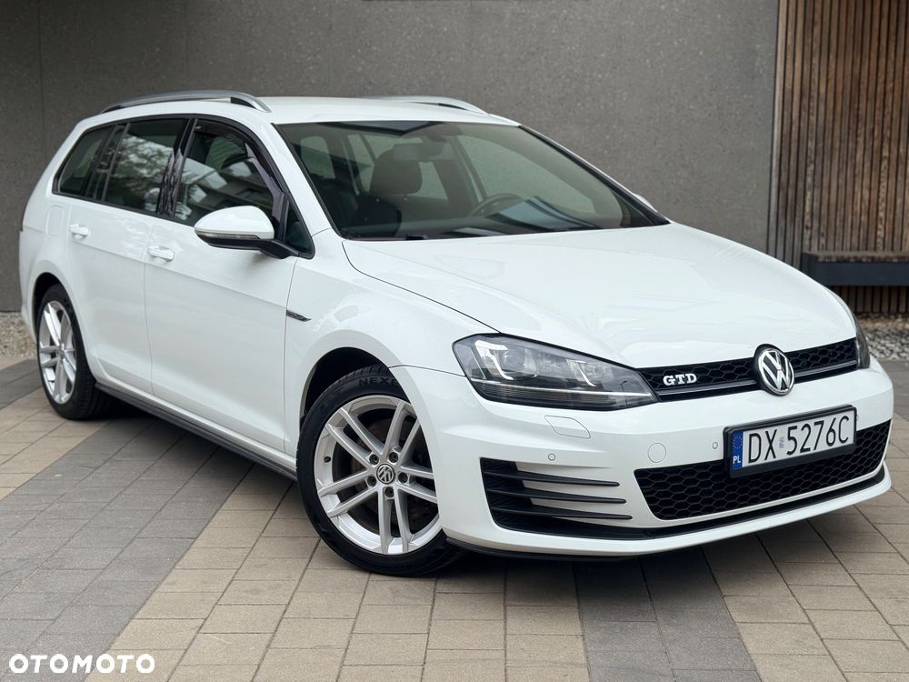 Volkswagen Golf - 1