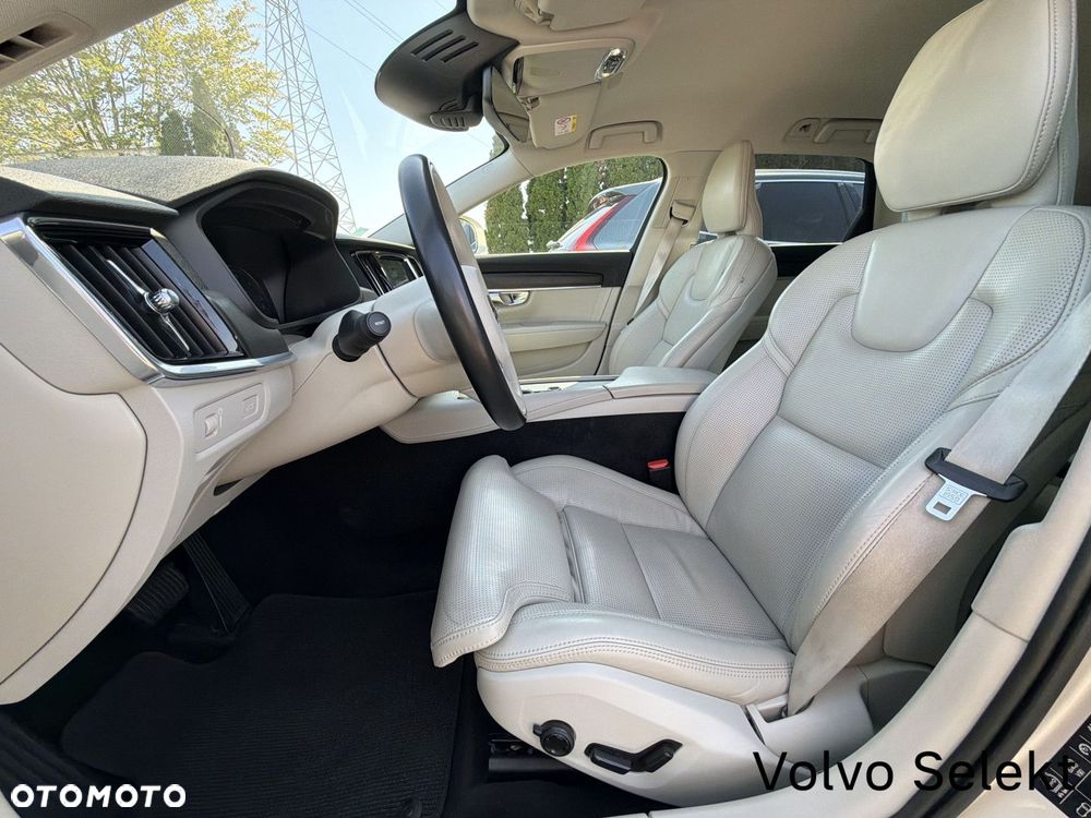 Volvo V90 Cross Country - 11