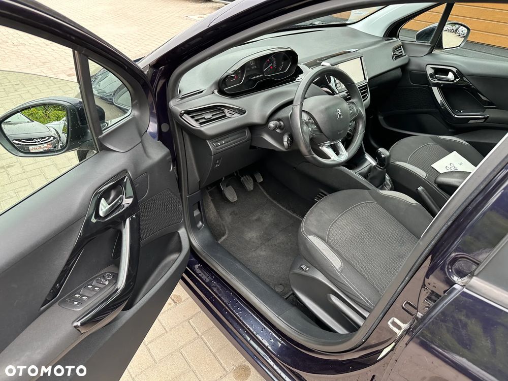 Peugeot 208 - 6