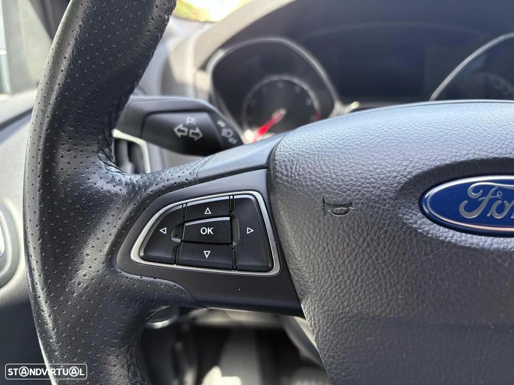 Ford Focus 2.0 EcoBoost ST c/ Pack Pele Desportiva - 39