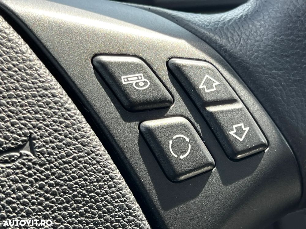 BMW Seria 3 320d Aut. - 23