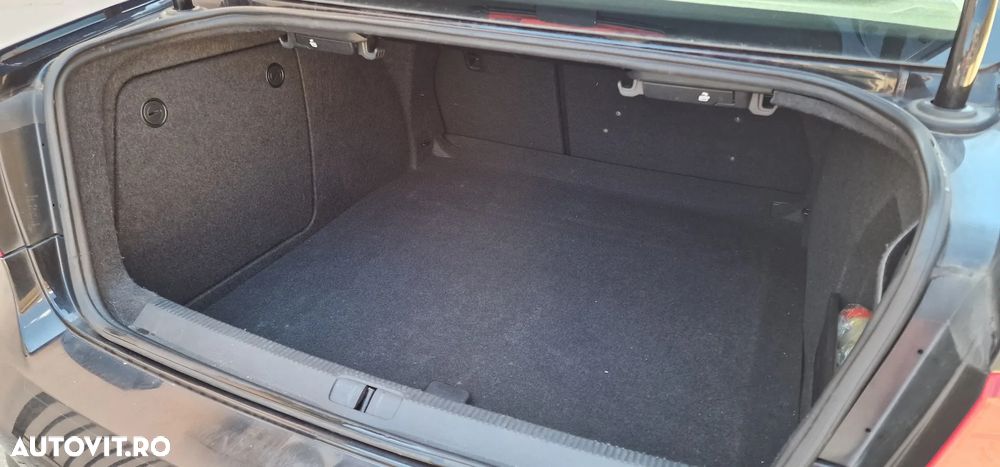 Volkswagen Passat 2.0TDI Comfortline DPF DSG - 20