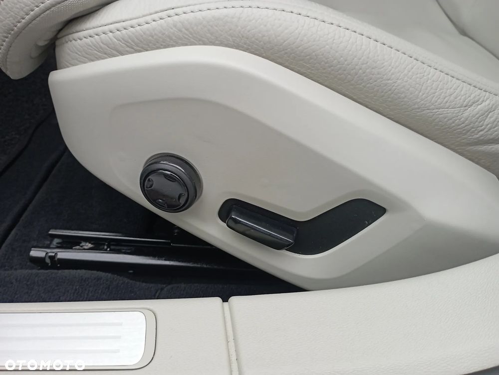 Volvo V60 D4 Momentum Pro - 33