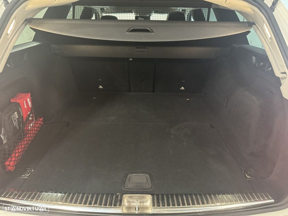 Mercedes-Benz E 220 d 4-Matic All Terrain Avantgarde + — fotografia 37