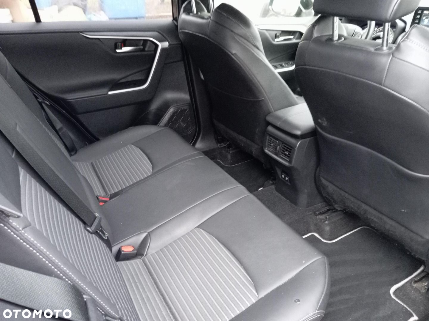 Toyota RAV4 2.5 Hybrid Black Edition by JBL 4x4 - 13