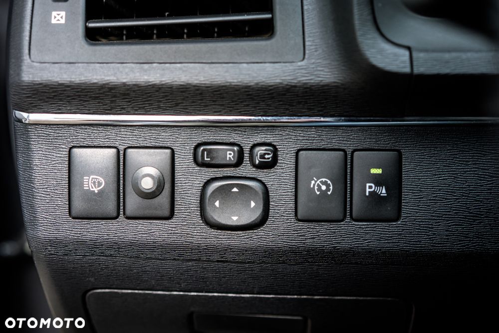 Toyota Avensis 2.0 Sol plus NAVI - 26