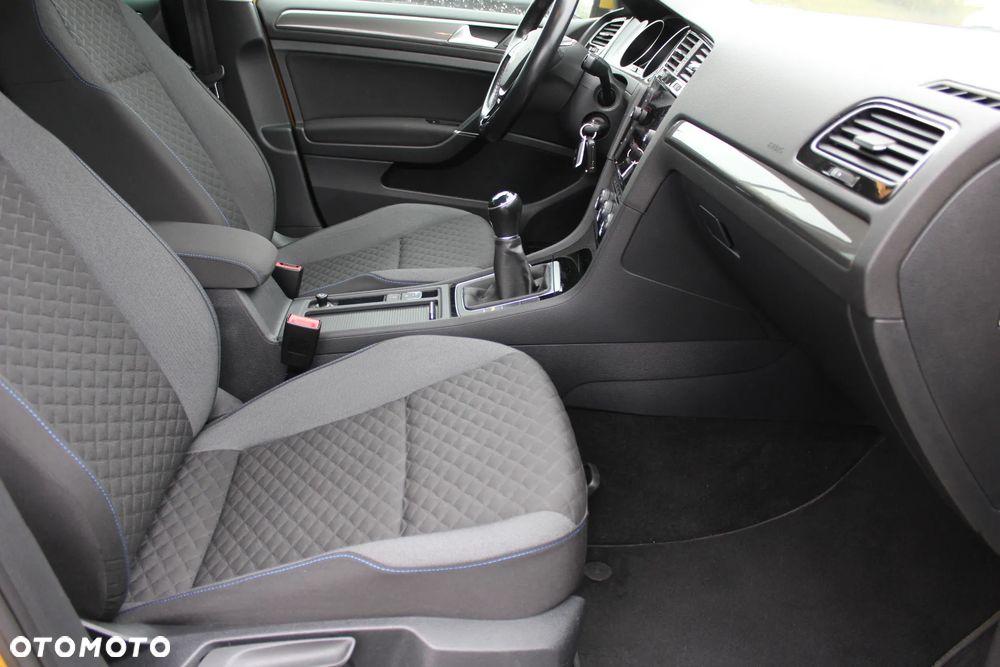 Volkswagen Golf - 9