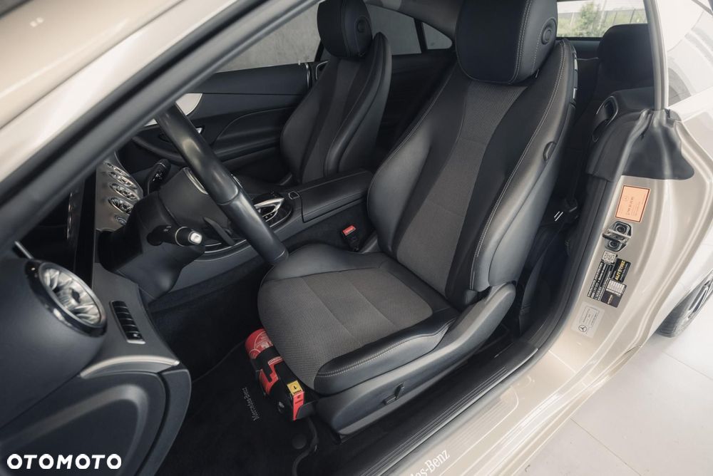 Mercedes-Benz Klasa E 200 4-Matic 9G-TRONIC - 13