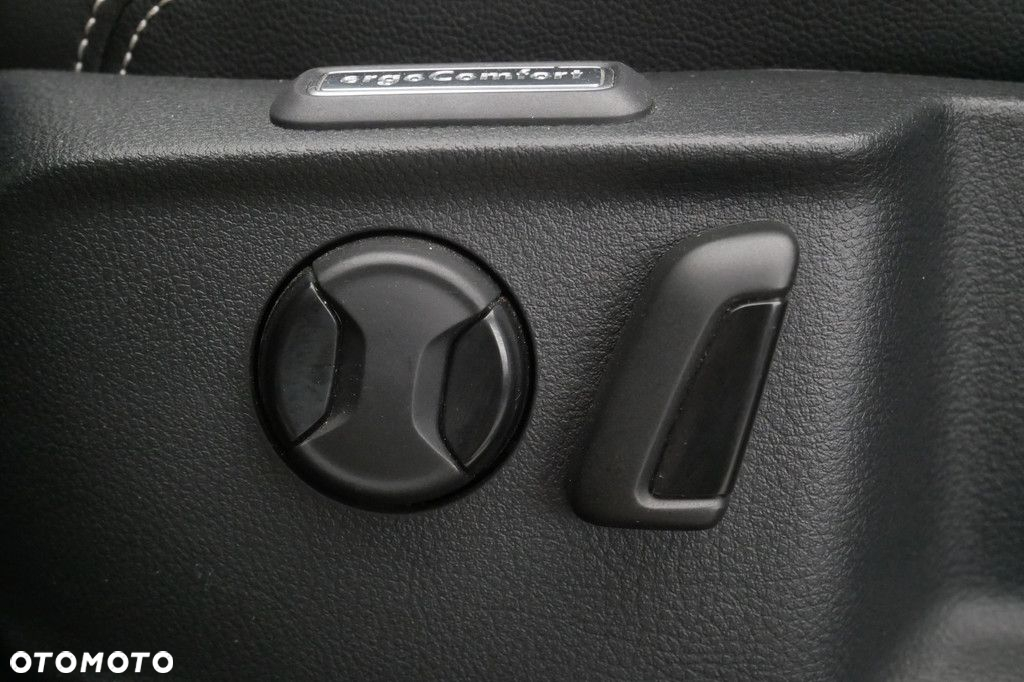Volkswagen Passat 2.0 TDI Elegance DSG - 33