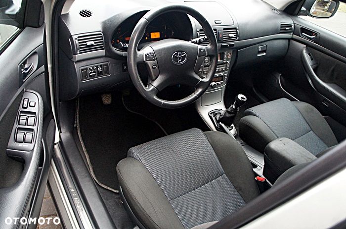 Toyota Avensis 2.2 D-CAT Team - 4