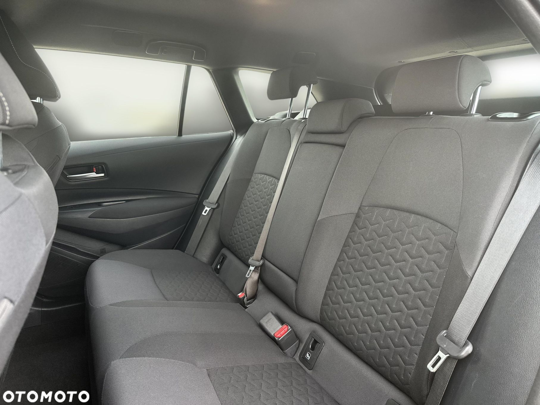 Toyota Corolla 2.0 Hybrid Comfort - 13