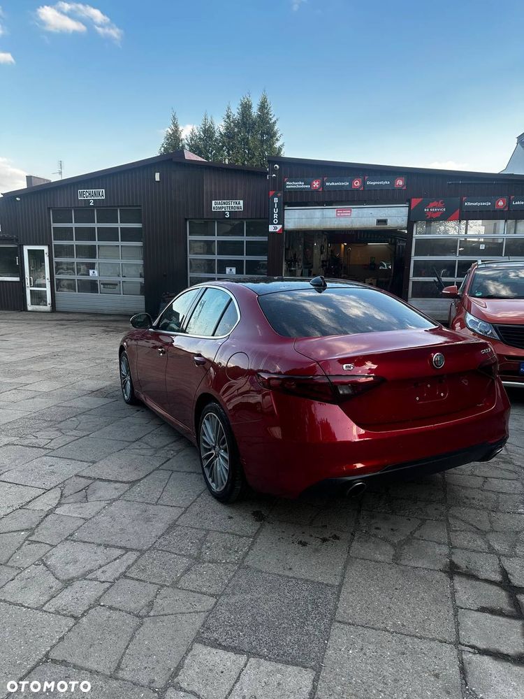 Alfa Romeo Giulia 2.0 Turbo 16V AT8-Q4 Veloce Ti - 3