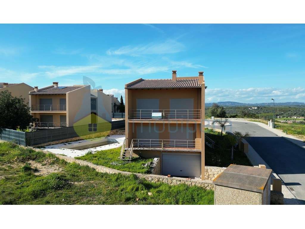 Algoz - Moradia isolada com cave, rés-do-chão e 1ºandar, jardim e p... - Grande imagem: 2/10