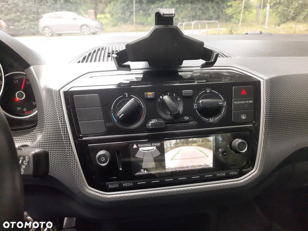 Volkswagen up! (BlueMotion Technology) move - 12
