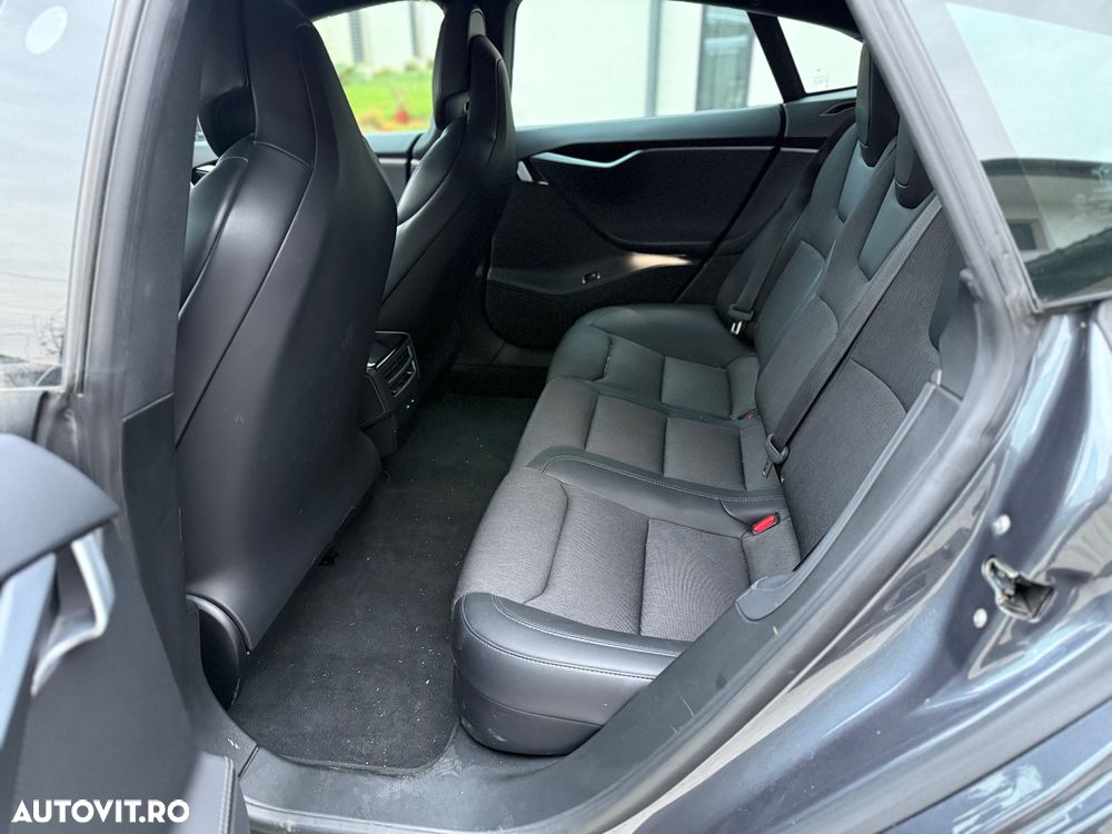 Tesla Model S - 11