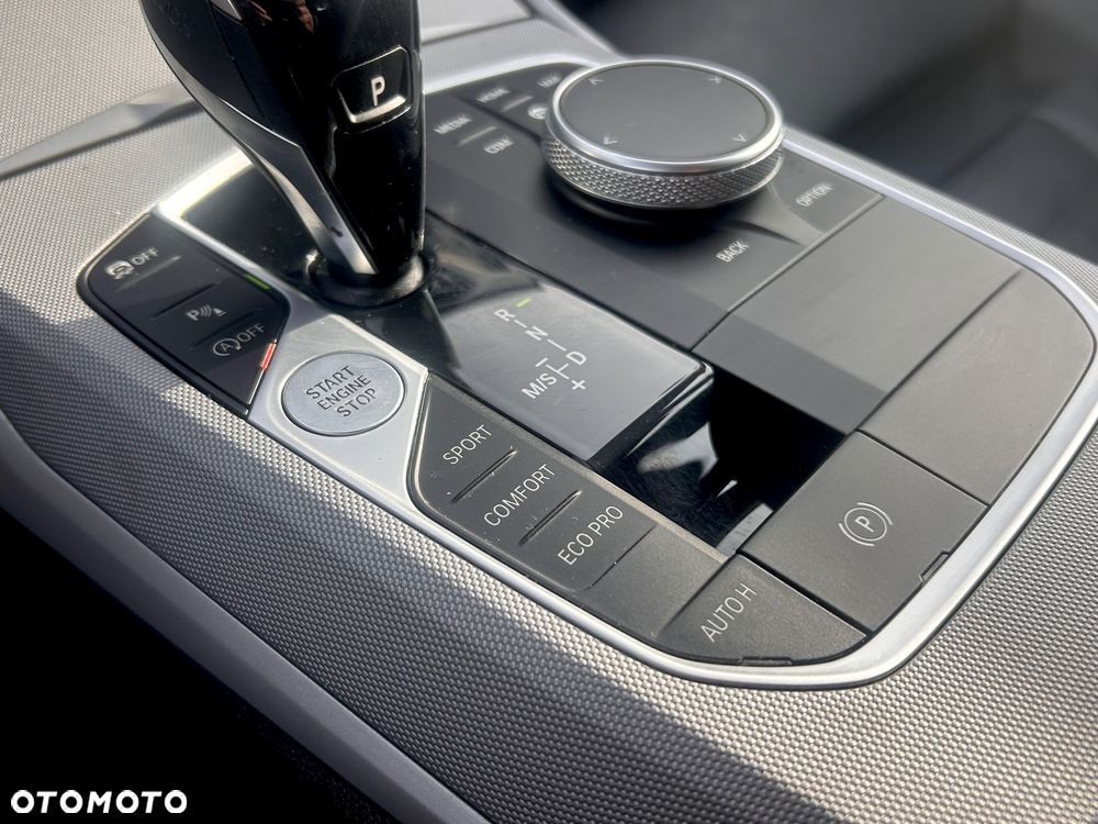 BMW Seria 3 320i Sport Line - 14