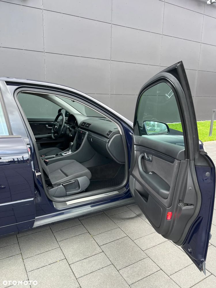 Audi A4 Limousine - 12