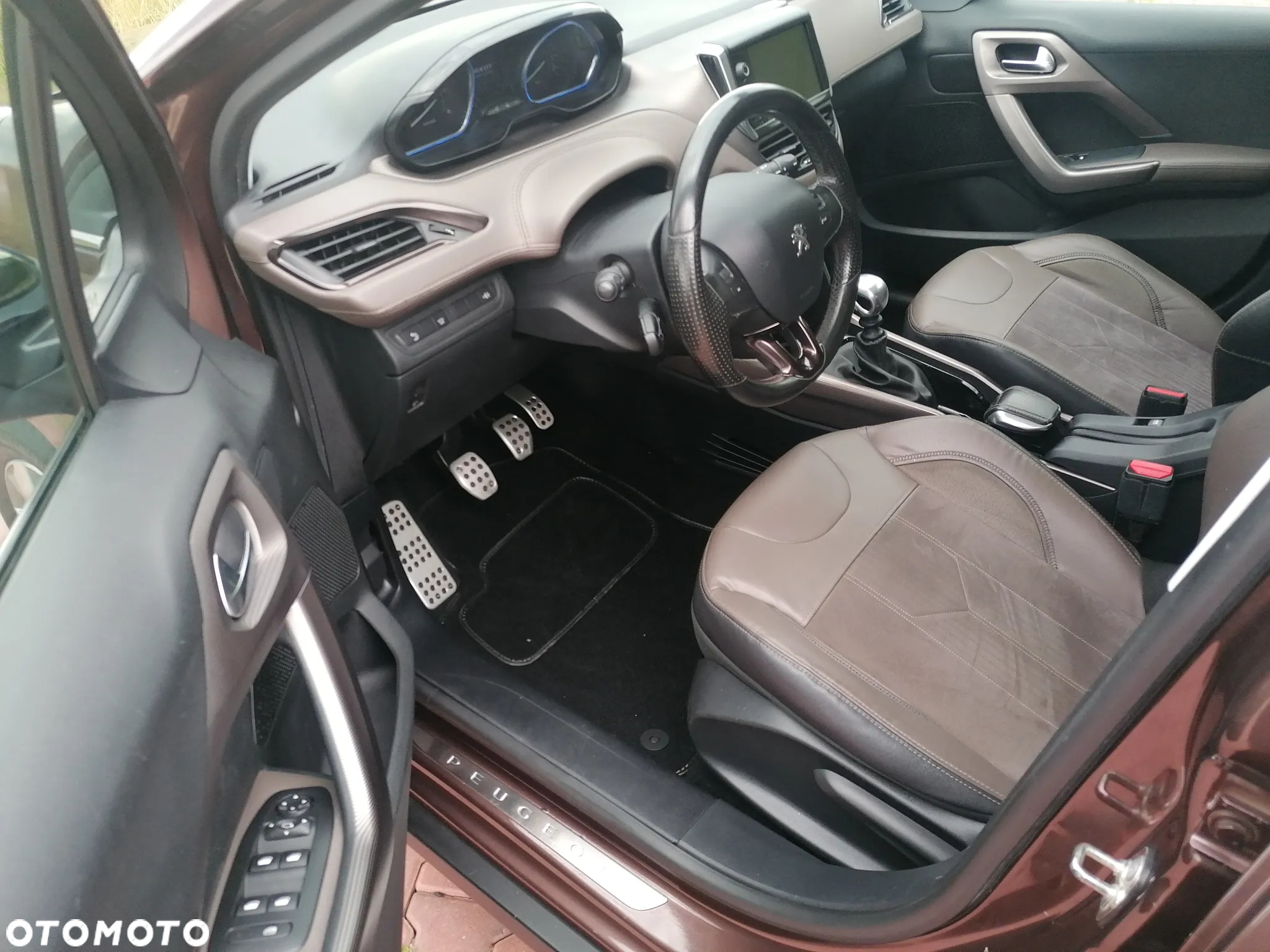 Peugeot 2008 1.6 e-HDi Allure S&S - 10