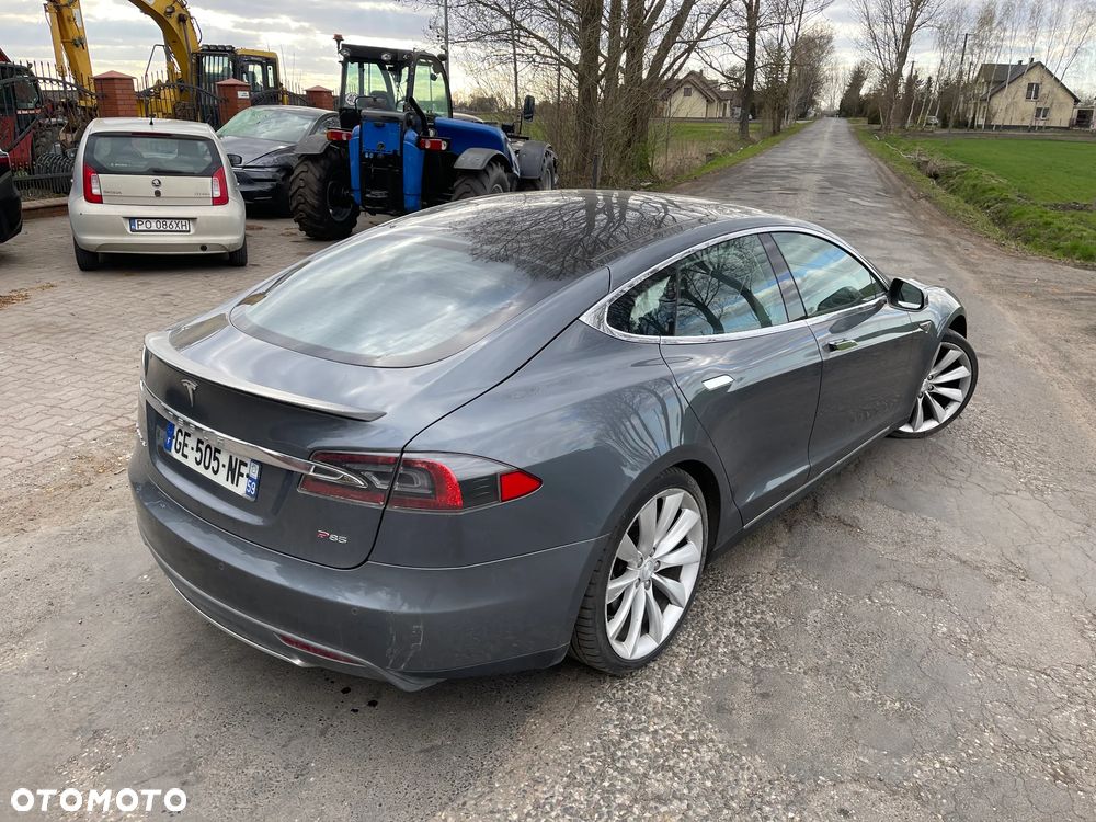 Tesla Model S - 37