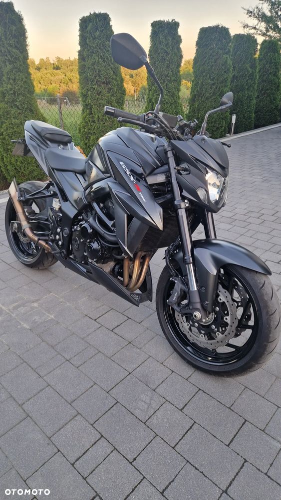 Suzuki GSX - 8