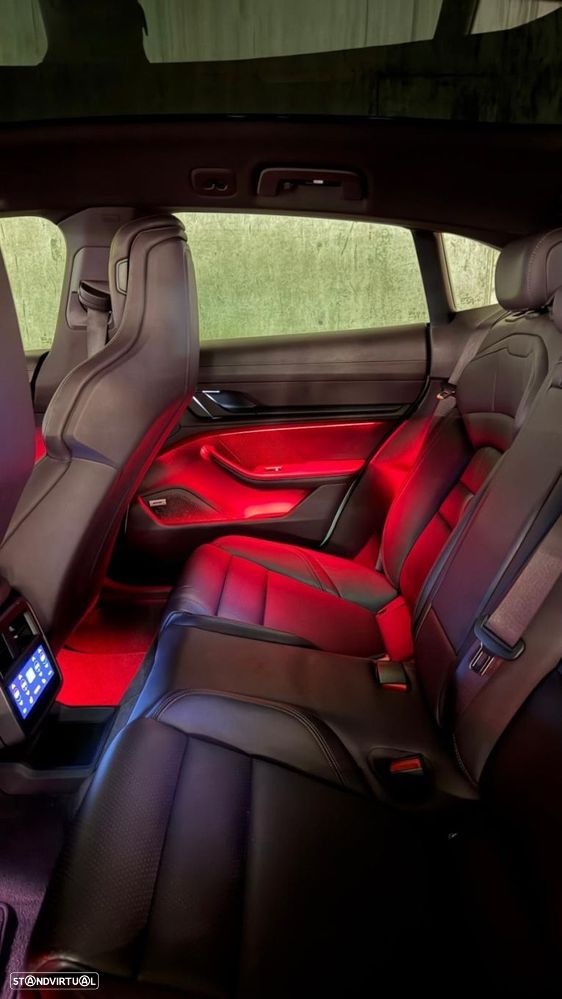 Porsche Taycan Cross Turismo 4 - 32