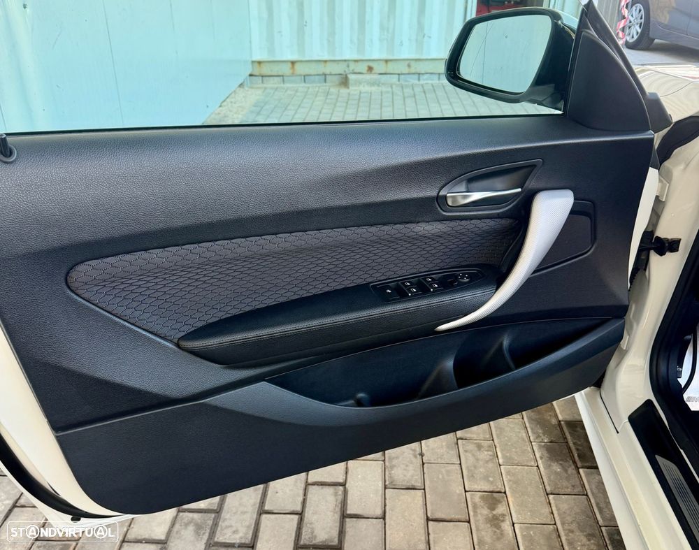 BMW 218 i Cabrio Pack M Auto - 33