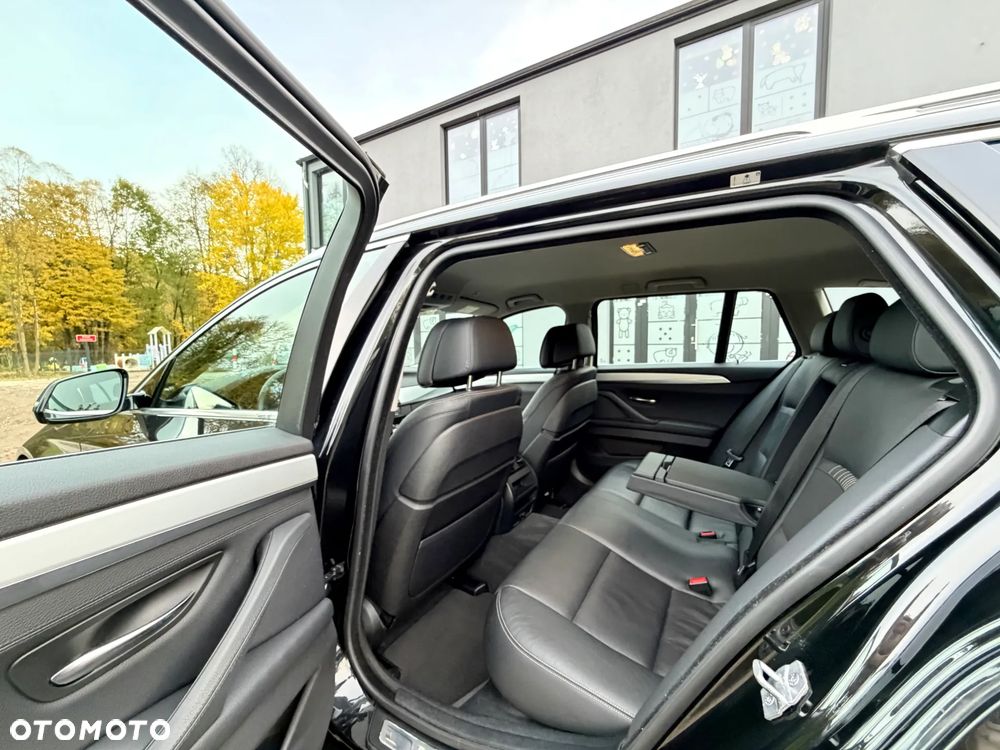 BMW Seria 5 528i Luxury Line - 23
