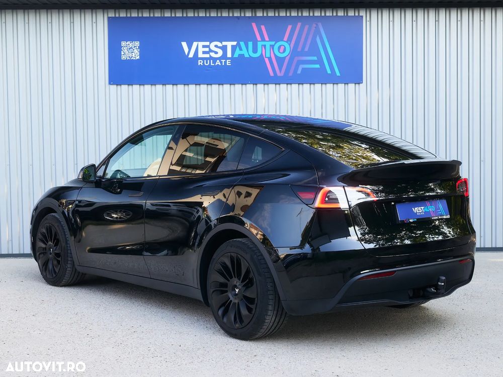 Tesla Model Y - 9