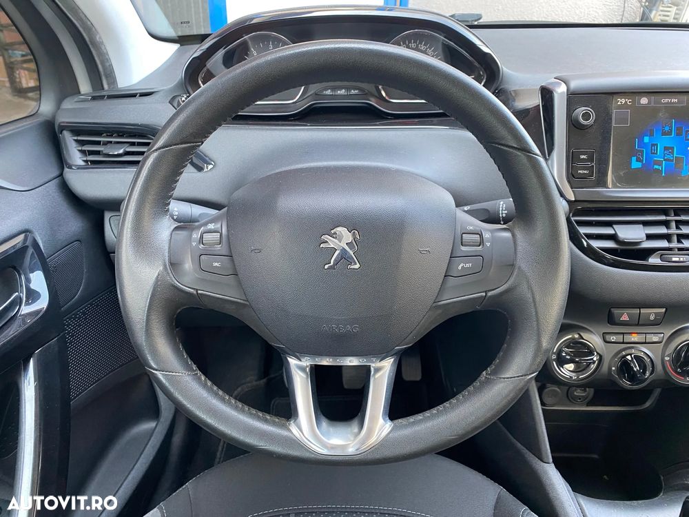Peugeot 208 - 10