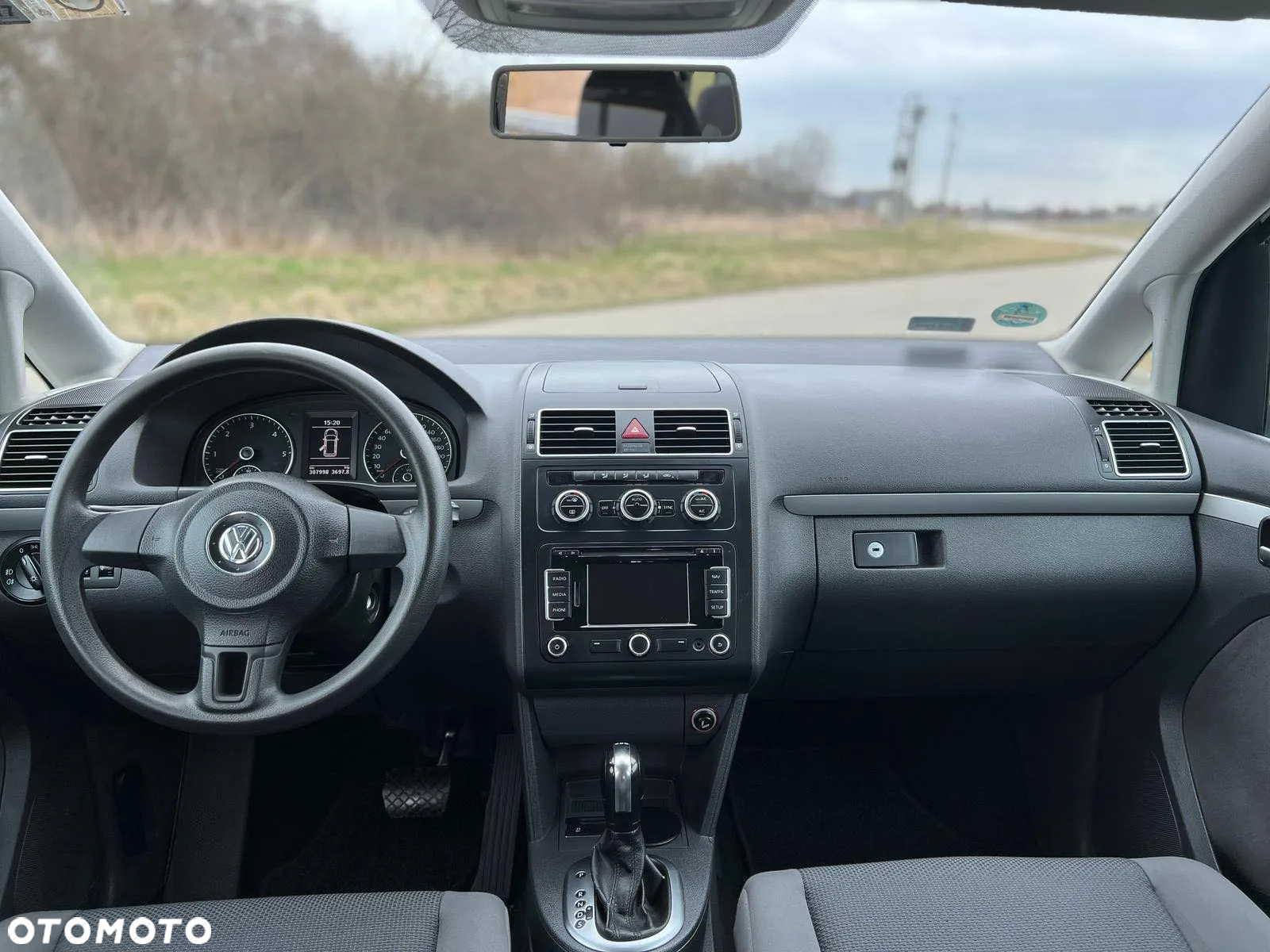 Volkswagen Touran 1.6 TDI DPF Trendline DSG - 4