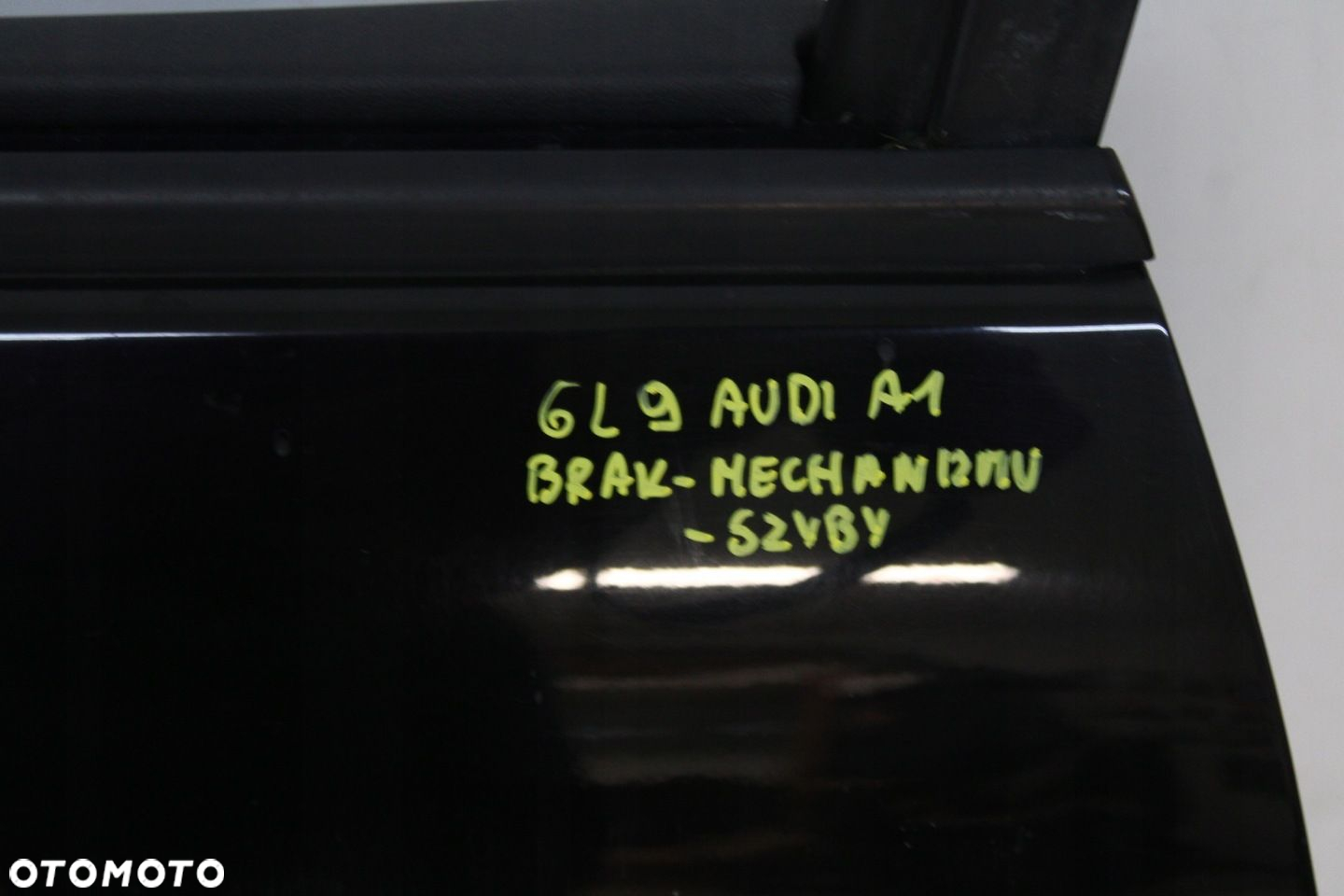 AUDI A1 I 8X 3D 2010R- DRZWI LEWY PRZÓD LEWE PRZEDNIE LY9B - KOD LAKIERU - 12