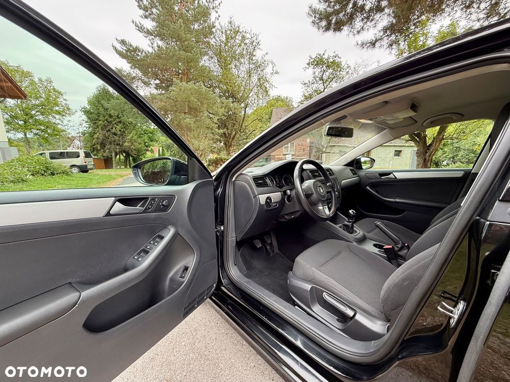 Volkswagen Jetta 1.6 TDI Comfortline - 14