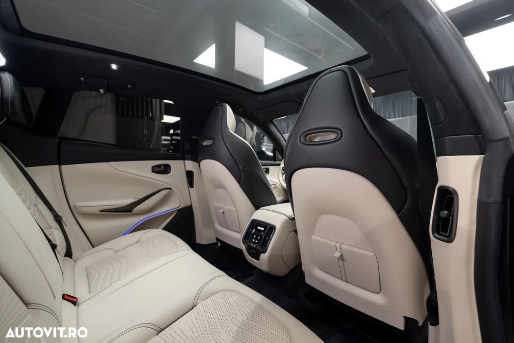 Aston Martin DBX - 33