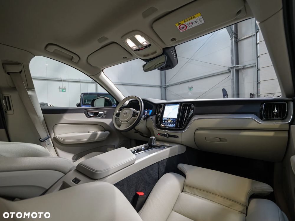 Volvo XC 60 B4 D AWD Plus Dark - 22