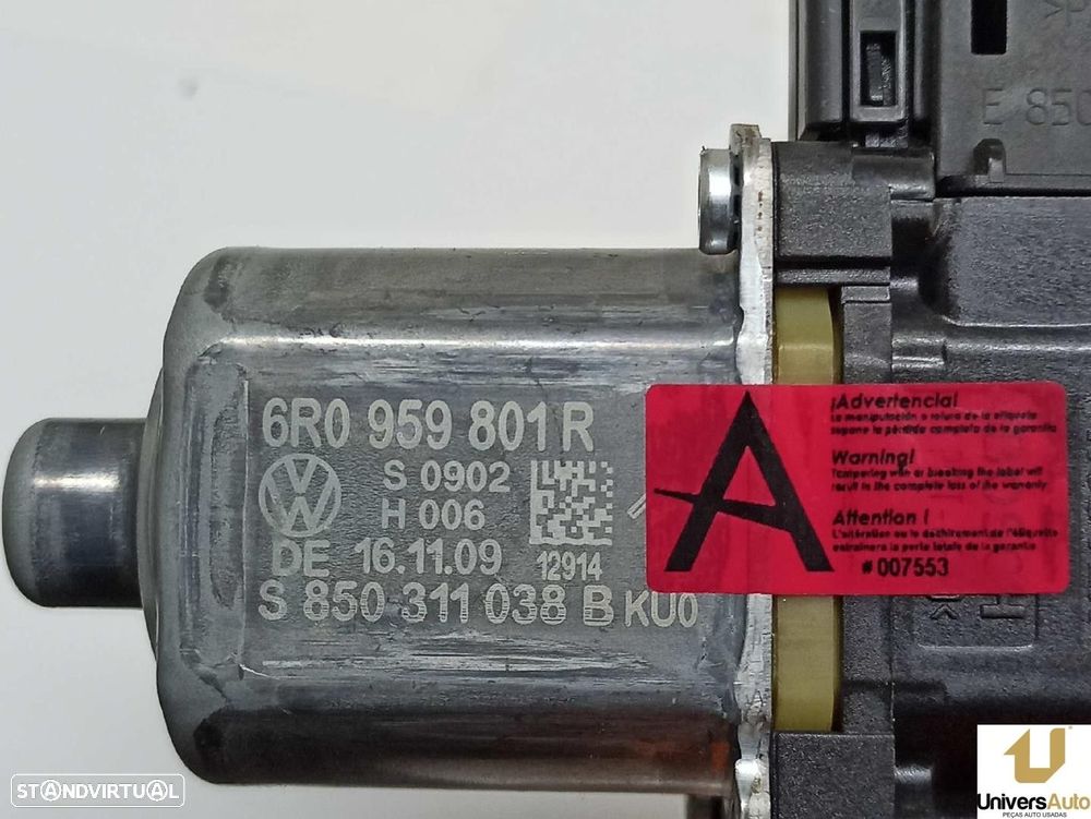 MOTOR ELEVADOR DE VIDRO FRONTAL ESQUERDO VOLKSWAGEN POLO 2009 -6R0959801R - 4